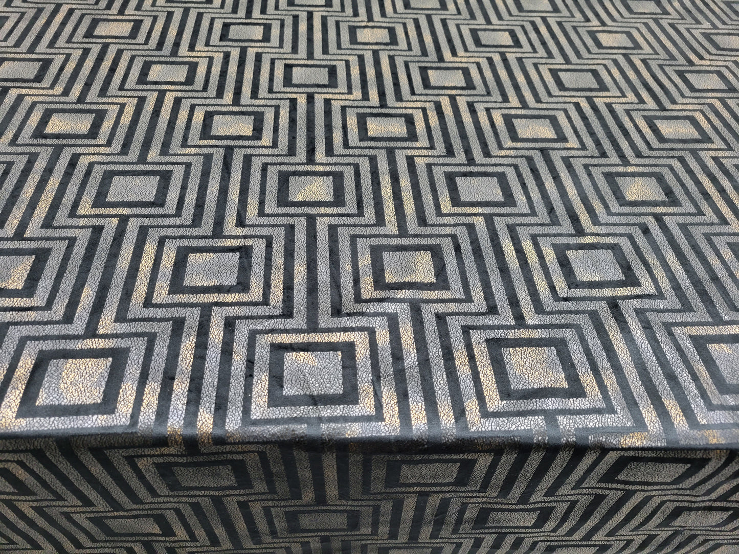 2040 Geometric Velvet Black